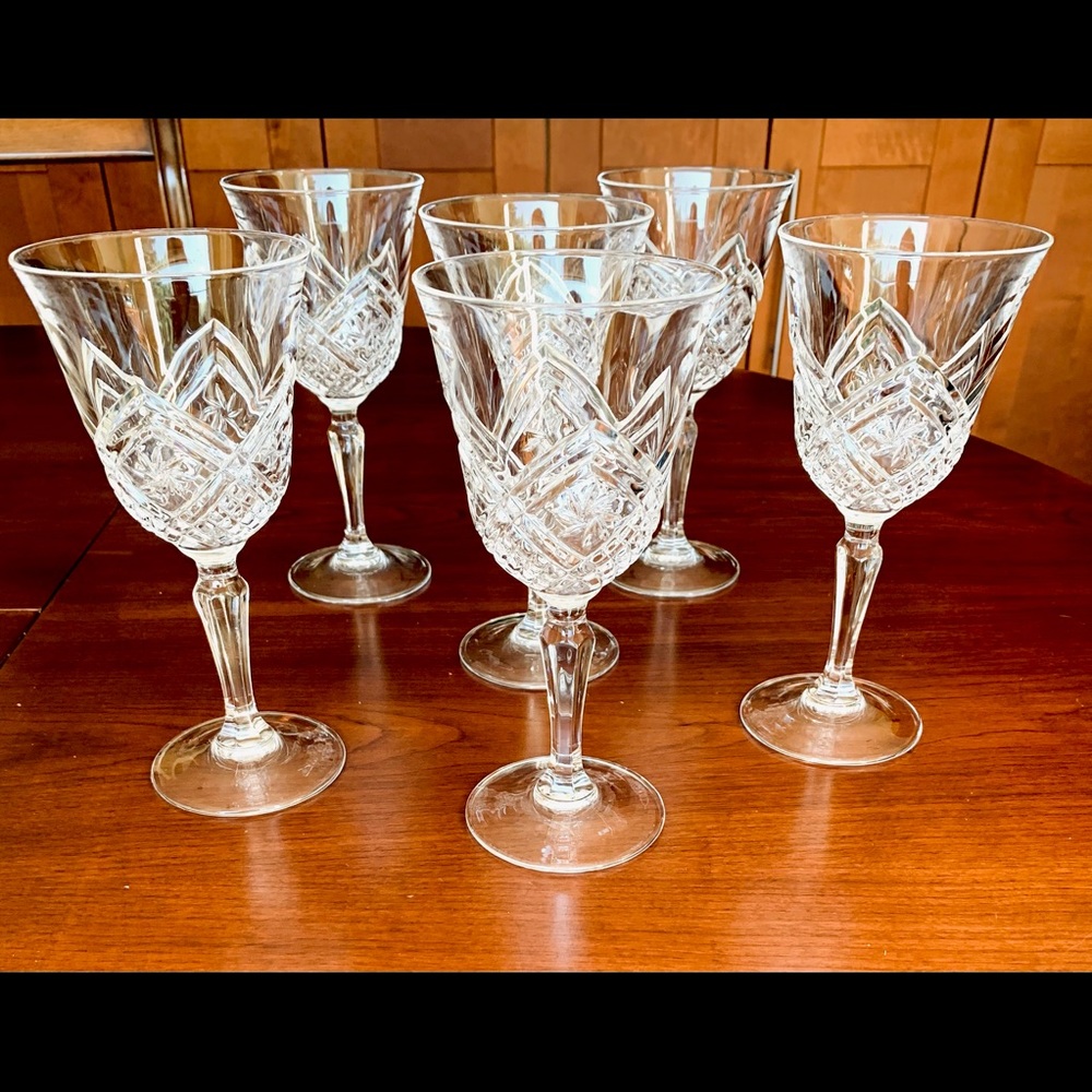 Gorgeous cut-to-clear Crystal wine glasses set of 6 Arc France brand 24% Pbo